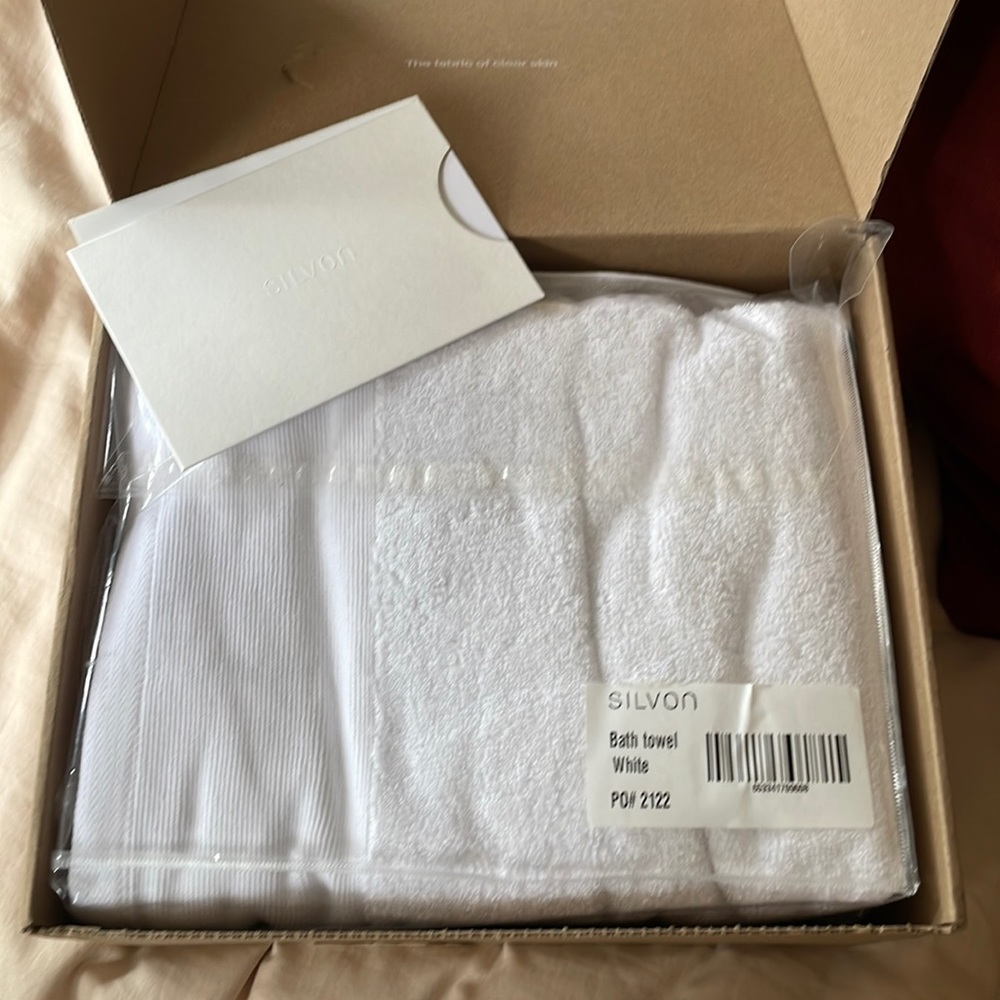 2 New White Silvon Bath Towels